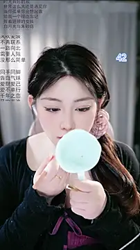 Snapshot of Dou-Dou-er chatting on 05-03-26, 02:39 Dou-Dou-er online show from 05-03-26, 02:39