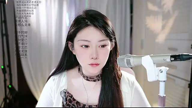 Snapshot of Dou-Dou-er chatting on 05-08-26, 01:33 Dou-Dou-er online show from 05-08-26, 01:33