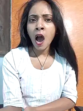 Snapshot of Divya-2007 chatting on 03-02-25, 02:08 Divya-2007 online show from 03-02-25, 02:08