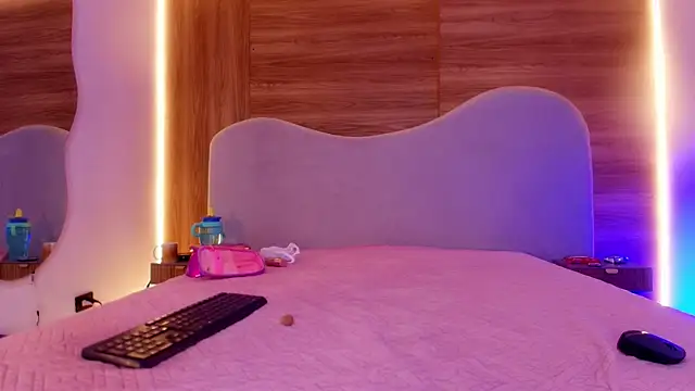 Auroraa miller online show from 06-11-26, 03:04