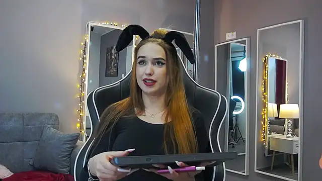 Snapshot of Eva_Lovvia_ chatting on 01-24-25, 12:20 Eva Lovvia  online show from 01-24-25, 12:20