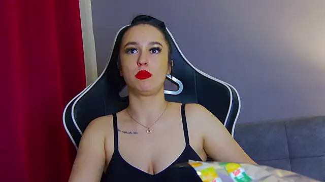 Snapshot of Eva_Lovvia_ chatting on 02-15-25, 01:42 Eva Lovvia  online show from 02-15-25, 01:42