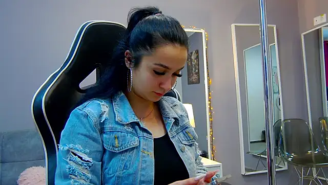 Snapshot of Eva_Lovvia_ chatting on 03-04-25, 07:01 Eva Lovvia  online show from 03-04-25, 07:01