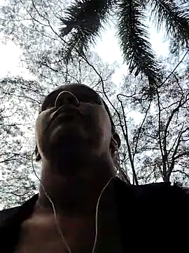 Snapshot of squirt-secret chatting on 03-21-25, 11:33 squirt-secret online show from 03-21-25, 11:33