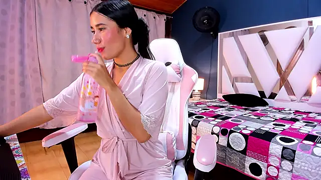 Alondra Cutie online show from 02-22-25, 12:27