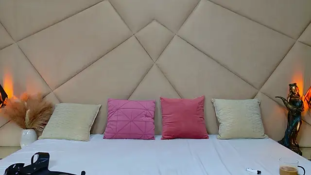 ChloeFrost online show from 10-22-25, 05:19