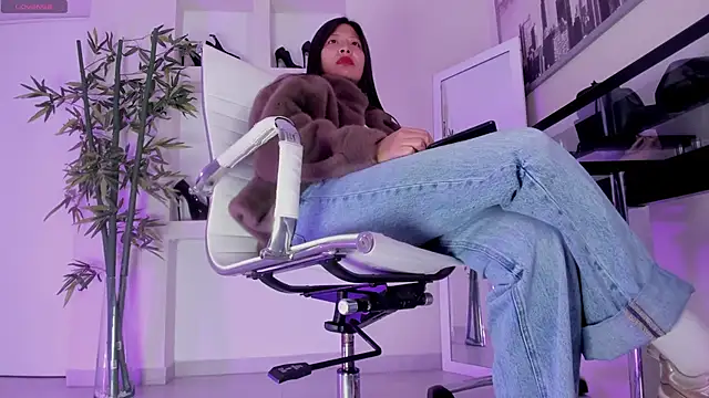 hannah howeell   online show from 03-26-26, 09:48