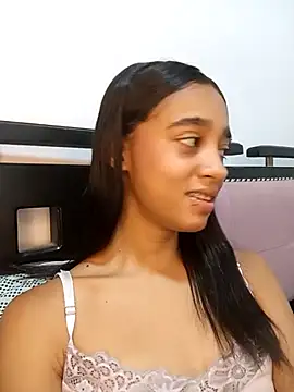 Snapshot of Zoe_Sweett18 chatting on 06-11-26, 12:43 Zoe Sweett18 online show from 06-11-26, 12:43