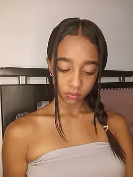 Snapshot of Zoe_Sweett18 chatting on 06-19-26, 06:23 Zoe Sweett18 online show from 06-19-26, 06:23