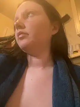 Snapshot of VenusandIppy chatting on 10-29-25, 07:59 VenusandIppy online show from 10-29-25, 07:59