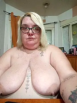 diosacurvy1984 online show from 04-17-26, 07:22