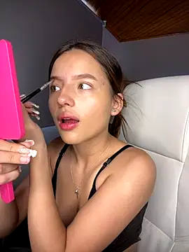 Sofia18 pinkk online show from 10-18-25, 07:47