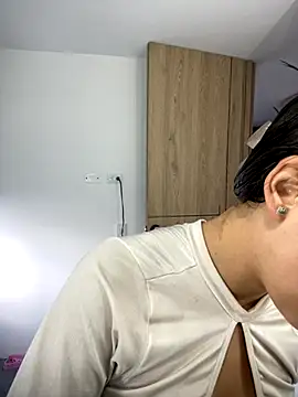 Sofia18 pinkk online show from 11-08-25, 09:46