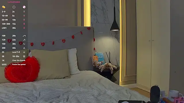 Snapshot of AmberShays chatting on 02-15-25, 09:15 AmberShays online show from 02-15-25, 09:15