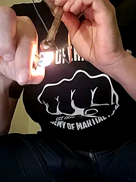 Snapshot of almighty_d chatting on 01-19-25, 04:22 almighty d online show from 01-19-25, 04:22