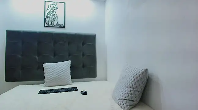 Snapshot of wolfandsky chatting on 02-13-25, 11:39 wolfandsky online show from 02-13-25, 11:39