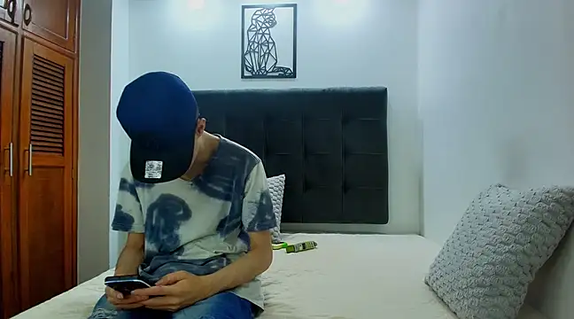 Snapshot of wolfandsky chatting on 03-15-25, 11:29 wolfandsky online show from 03-15-25, 11:29