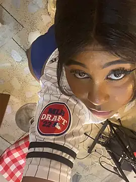 Snapshot of yelicampbell chatting on 03-10-25, 03:12 yelicampbell online show from 03-10-25, 03:12