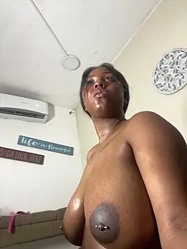 Snapshot of yelicampbell chatting on 03-13-25, 12:35 yelicampbell online show from 03-13-25, 12:35