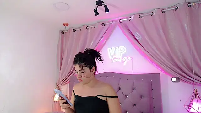 Kendra Diiaz online show from 01-20-25, 05:48