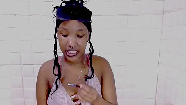 EroticSexyPrada online show from 04-21-26, 05:17