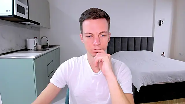 Snapshot of max_shy chatting on 01-23-25, 01:24 max shy online show from 01-23-25, 01:24