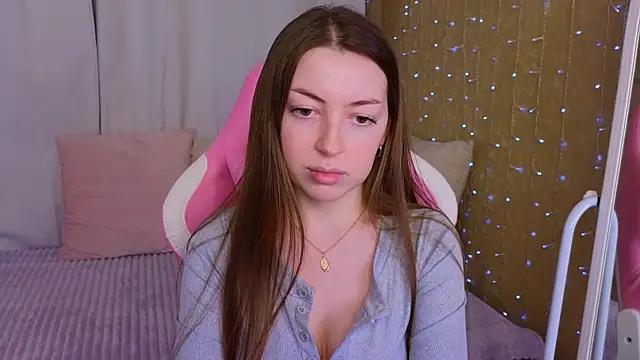 Snapshot of Ann_moon__ chatting on 02-06-25, 01:43 Ann moon online show from 02-06-25, 01:43