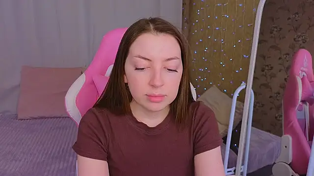 Snapshot of Ann_moon__ chatting on 02-13-25, 01:26 Ann moon online show from 02-13-25, 01:26