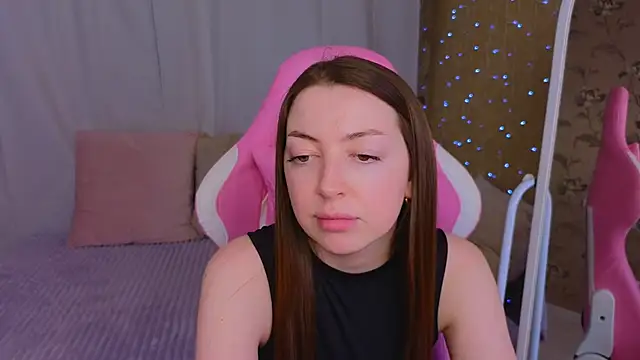 Snapshot of Ann_moon__ chatting on 02-22-25, 03:25 Ann moon online show from 02-22-25, 03:25