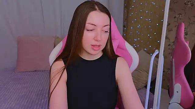 Snapshot of Ann_moon__ chatting on 02-22-25, 06:30 Ann moon online show from 02-22-25, 06:30