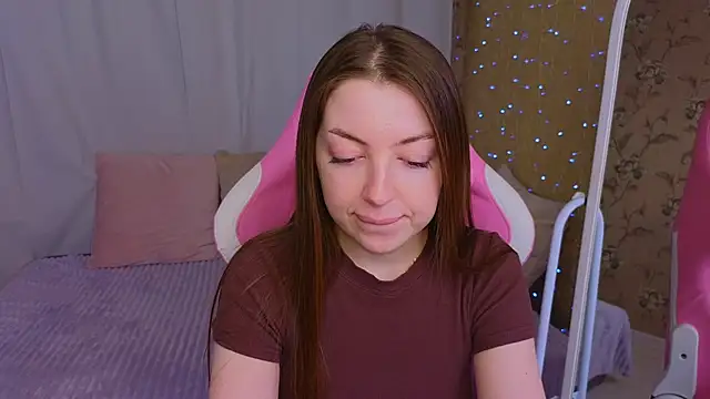 Snapshot of Ann_moon__ chatting on 02-27-25, 01:28 Ann moon online show from 02-27-25, 01:28