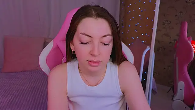 Snapshot of Ann_moon__ chatting on 03-19-25, 06:34 Ann moon online show from 03-19-25, 06:34