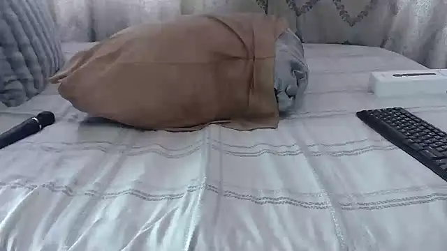 BUBBLYBUNNYxx online show from 10-27-25, 06:17