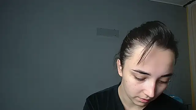 Snapshot of Eva_Gloryy chatting on 10-15-25, 11:32 Eva Gloryy online show from 10-15-25, 11:32
