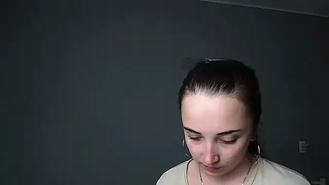 Snapshot of Eva_Gloryy chatting on 05-20-26, 05:08 Eva Gloryy online show from 05-20-26, 05:08