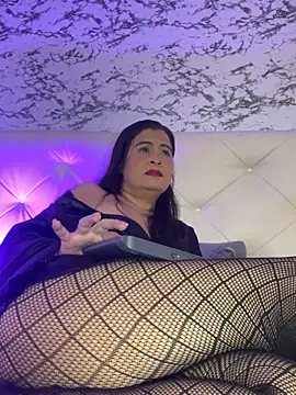 Lili  taylor online show from 11-06-25, 05:52