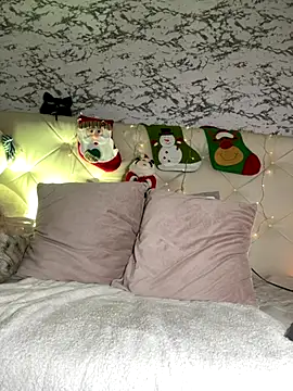 Lili  taylor online show from 12-21-25, 02:19