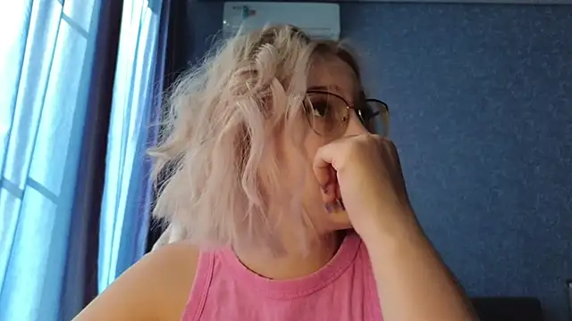 Snapshot of HotBrandyX chatting on 09-19-25, 05:42 HotBrandyX online show from 09-19-25, 05:42