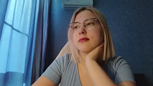 Snapshot of HotBrandyX chatting on 10-18-25, 03:09 HotBrandyX online show from 10-18-25, 03:09