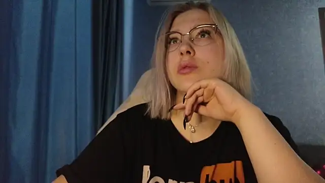 Snapshot of HotBrandyX chatting on 11-08-25, 04:45 HotBrandyX online show from 11-08-25, 04:45