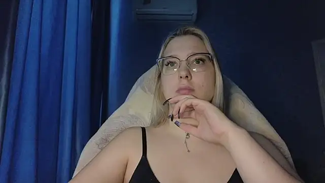 Snapshot of HotBrandyX chatting on 11-14-25, 08:46 HotBrandyX online show from 11-14-25, 08:46