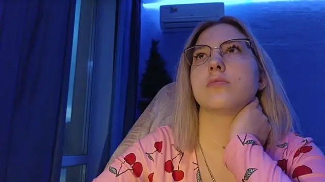 Snapshot of HotBrandyX chatting on 01-08-26, 10:39 HotBrandyX online show from 01-08-26, 10:39