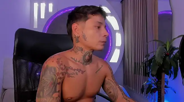 Snapshot of tattokoi chatting on 03-19-25, 01:32 tattokoi online show from 03-19-25, 01:32