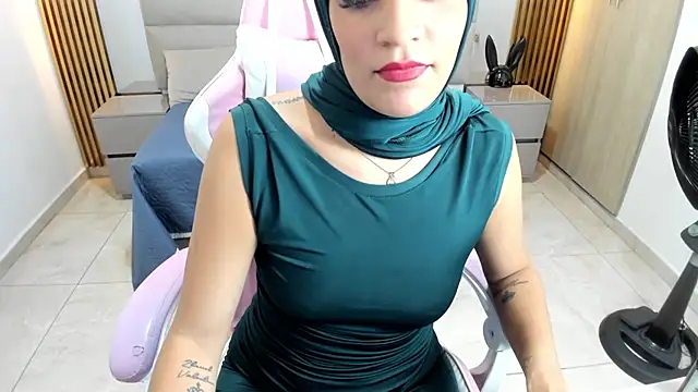 Zulema hamdi online show from 02-12-25, 06:51