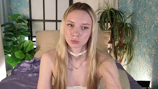 Snapshot of katt__y chatting on 06-16-26, 05:10 katt y online show from 06-16-26, 05:10
