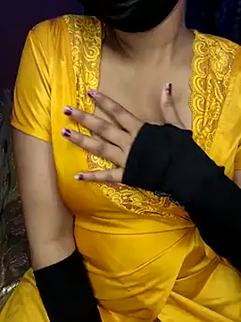 Snapshot of Love_Evaa chatting on 02-14-25, 10:47 Love Evaa online show from 02-14-25, 10:47