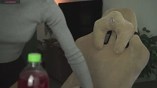 Snapshot of DakotaaJohnnson chatting on 10-20-25, 11:54 DakotaaJohnnson online show from 10-20-25, 11:54