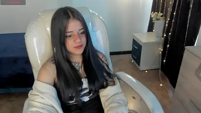 Snapshot of Nicole_Foxx_ chatting on 02-28-25, 08:28 Nicole Foxx online show from 02-28-25, 08:28