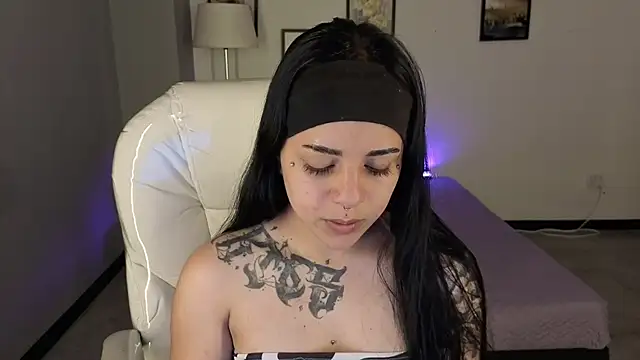 Snapshot of Nicole_Foxx_ chatting on 10-03-25, 07:44 Nicole Foxx online show from 10-03-25, 07:44