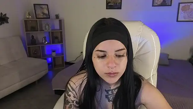 Snapshot of Nicole_Foxx_ chatting on 10-13-25, 07:36 Nicole Foxx online show from 10-13-25, 07:36